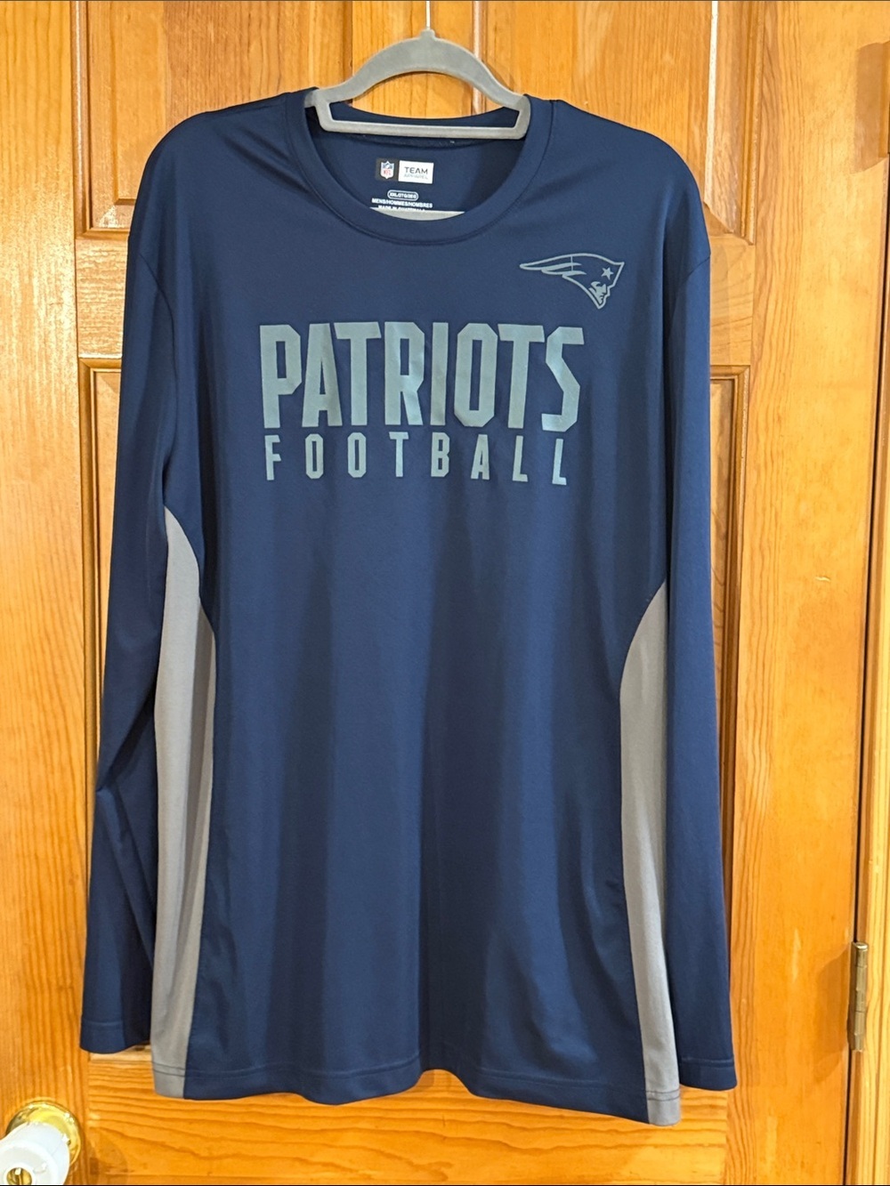 NFL team apparel The England Patriots long sleeve crew neck shirt size XXlarge.